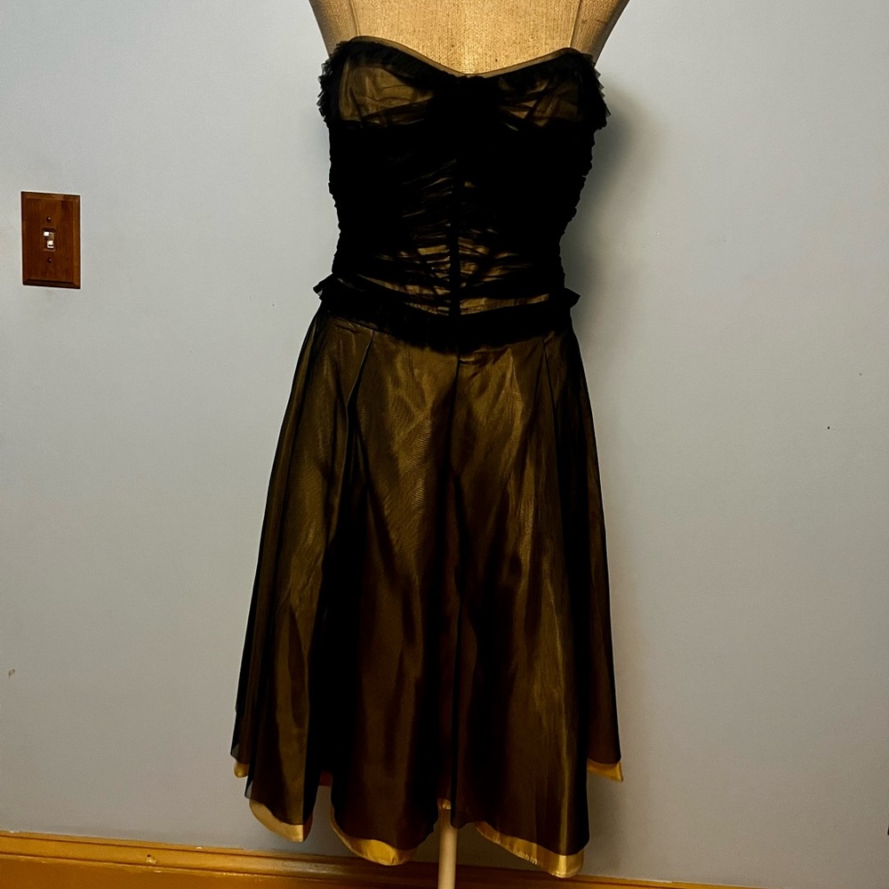 It’s a size 10 but fits like a 6 in woman’s. 2 price